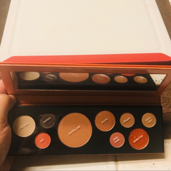🧡Eyeshadow pallet🧡 - Picture 5 of 7